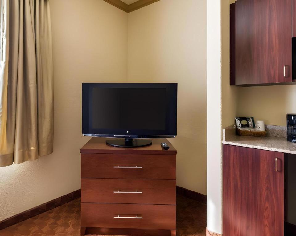 Hotel Comfort Near Nasa - Clear Webster